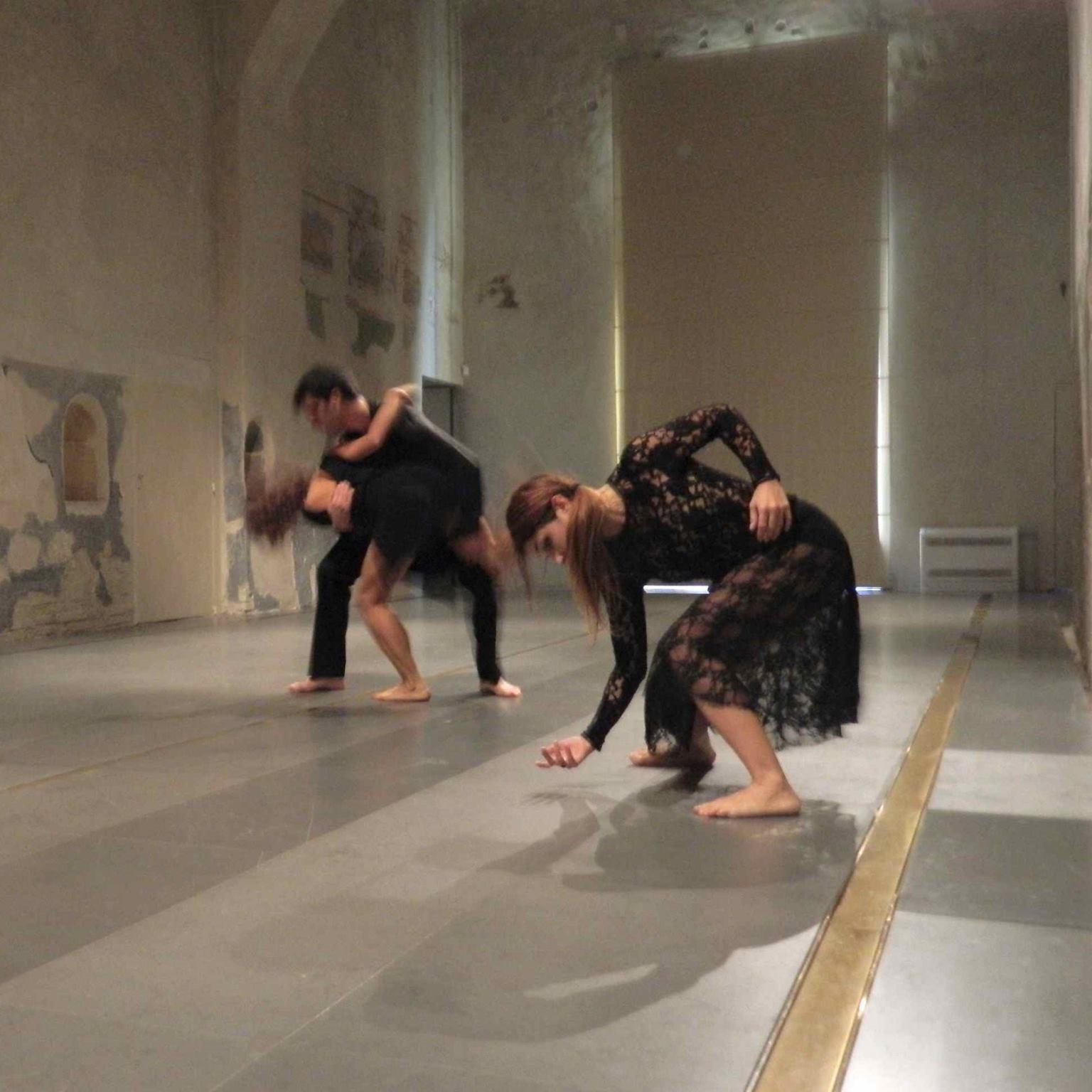 Circo contemporaneo: OUTSIDER + PERFORMANCE AREA