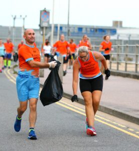 Plogging a Londra. Foto Wikimedia. 