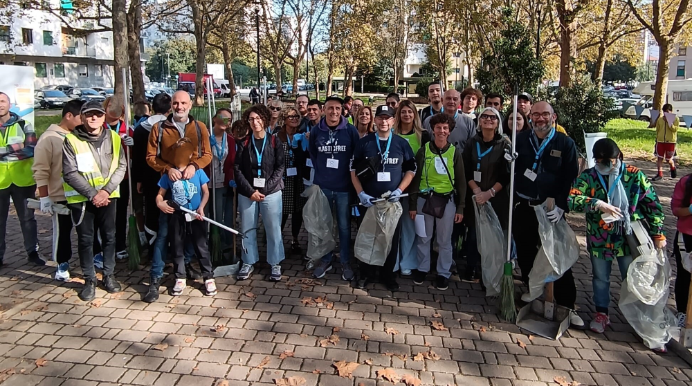 Corsa con i sacchi (della spazzatura): foto di gruppo.